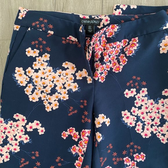 Cynthia Rowly Floral Straight/ Skinny Ankle Dress Pants Women's Size 4 - Picture 3 of 4